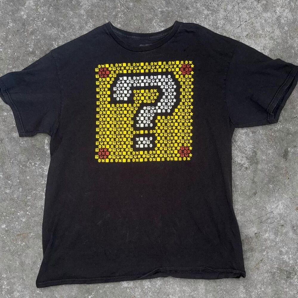 Super Mario Question Block Graphic T-Shirt Black Size Large
